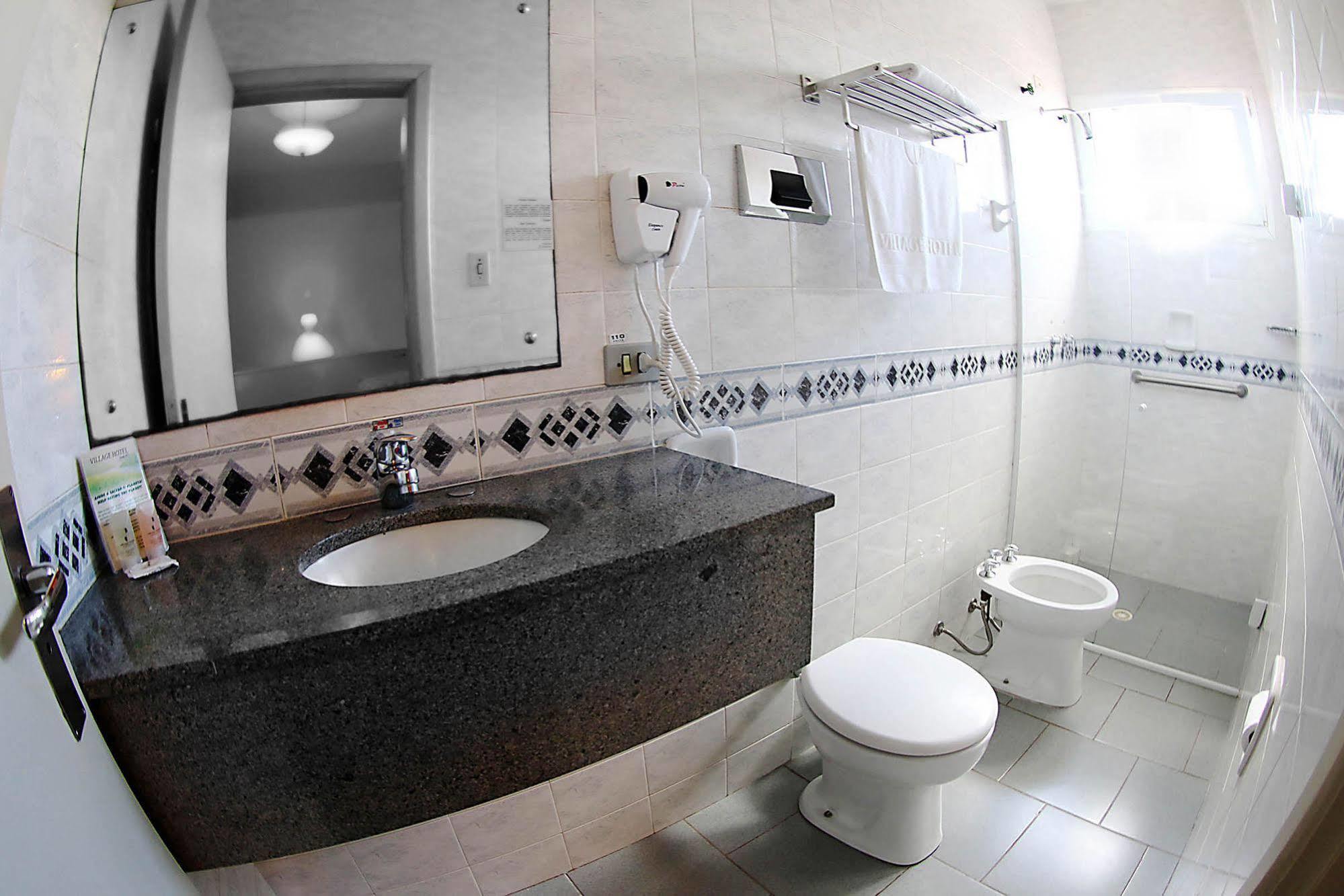 Village Hotel Понта Гроса Екстериор снимка